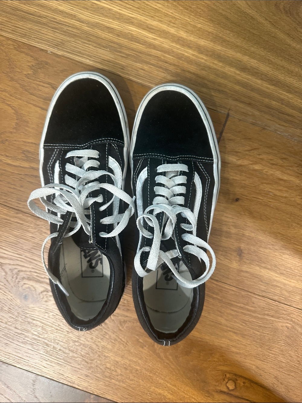 Vans Black and White old school Skate Sneakers